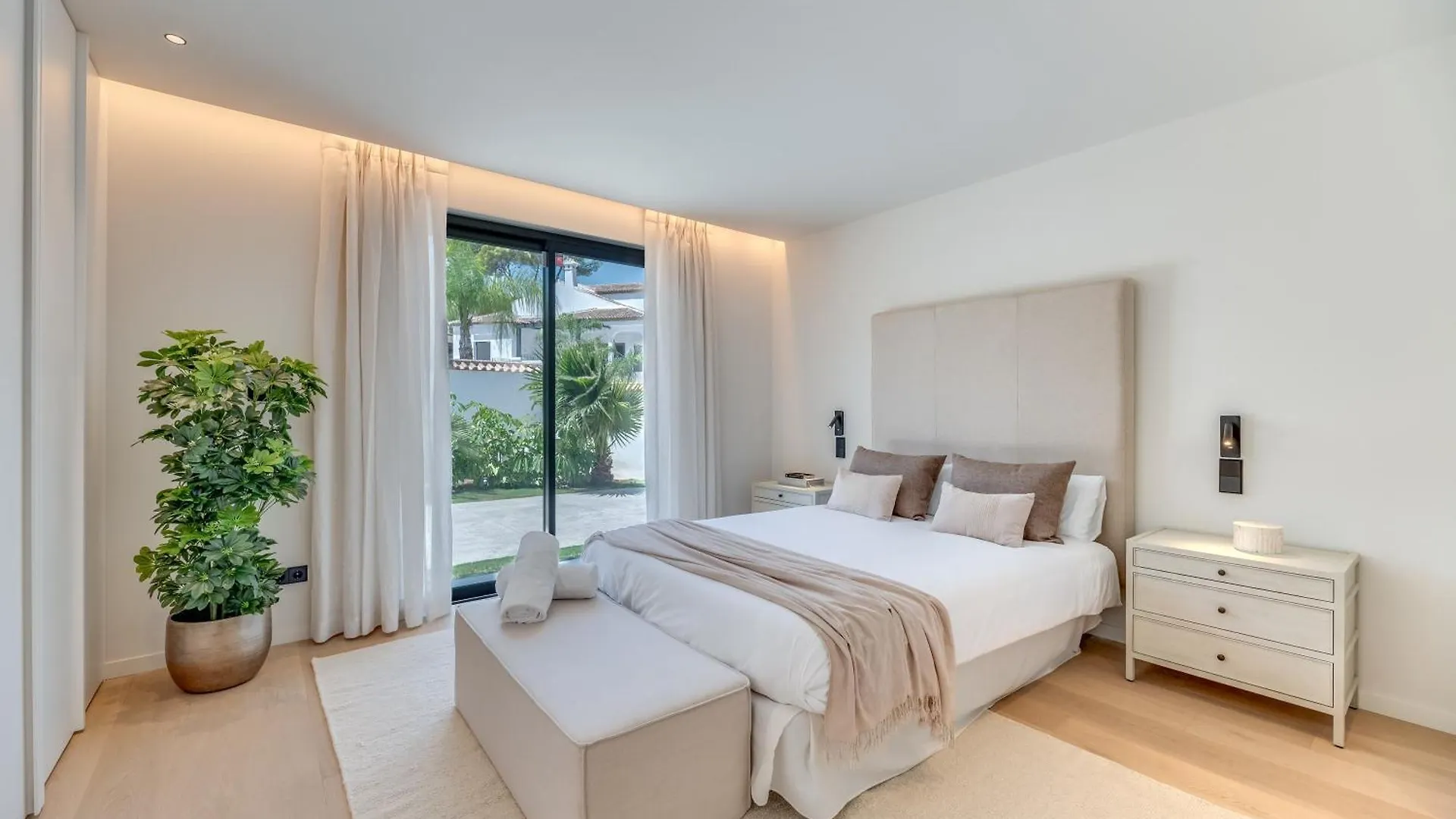 Vacation Marbella I Villa Miraluna, Private Gated Community, Walkable To Golf Courses, Private Pool, Refurbished In 2024
